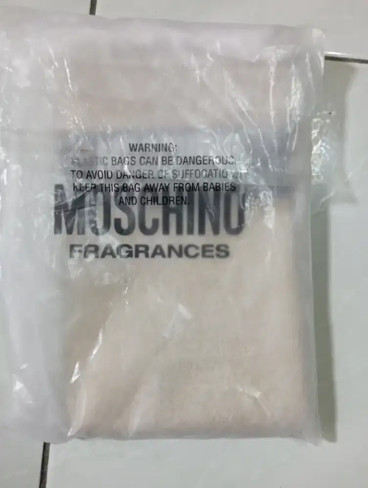 Pouch kosmetik  moschino