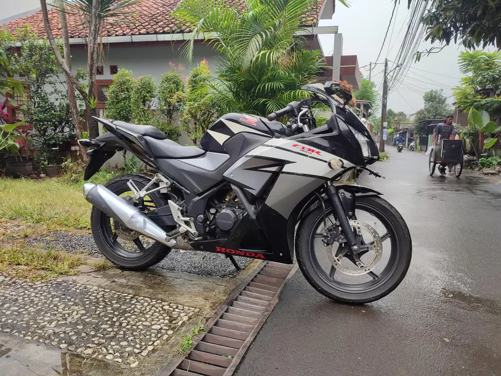 HONDA CBR K45 TAHUN 2015 SS KOMPLIT