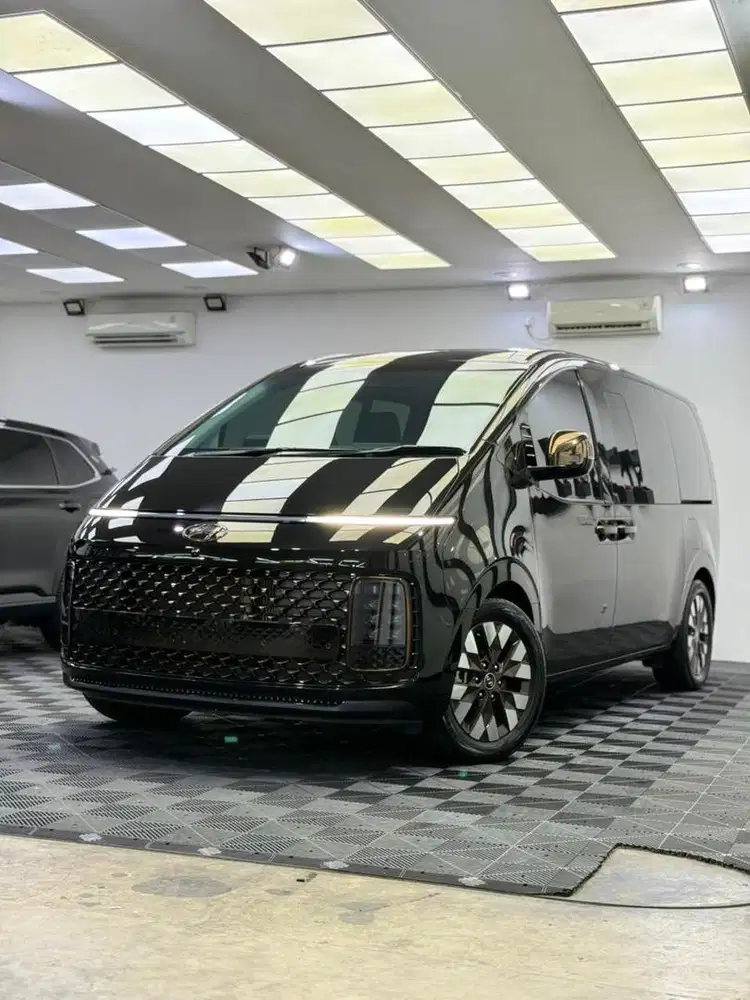 Hyundai staria 9 seat