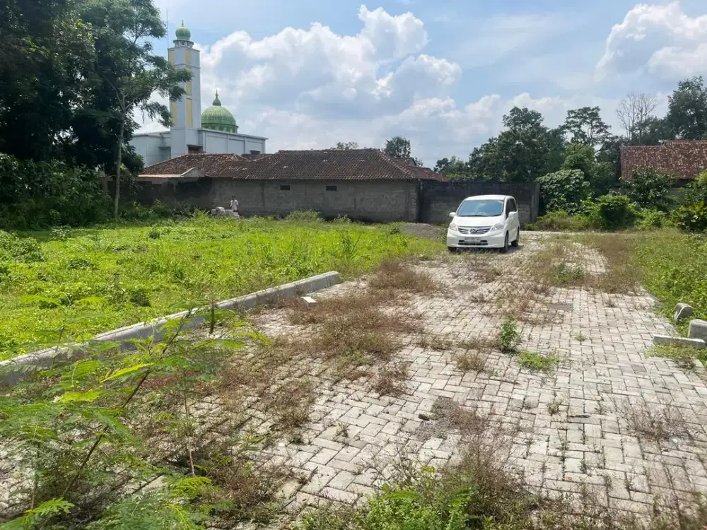 Utara Stadion Maguwoharjo Tanah Dekat Jalan Raya Tajem