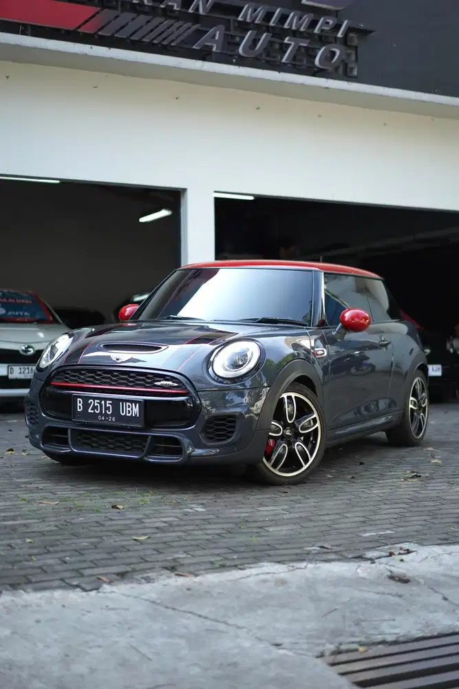 Mini Cooper John Cooper Works (Tipe Tertinggi)