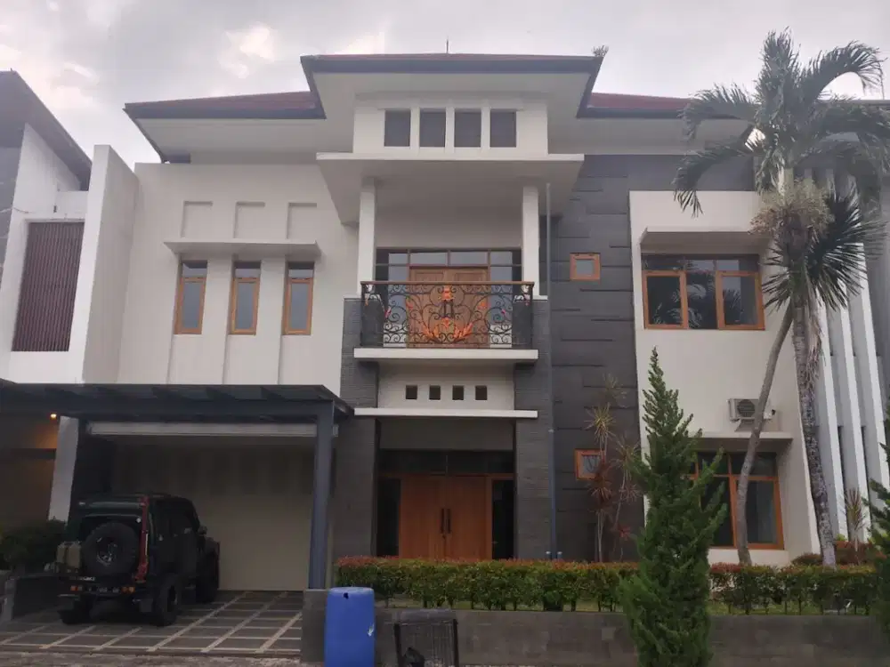 Rumah mewah di mekar wangi singgasana