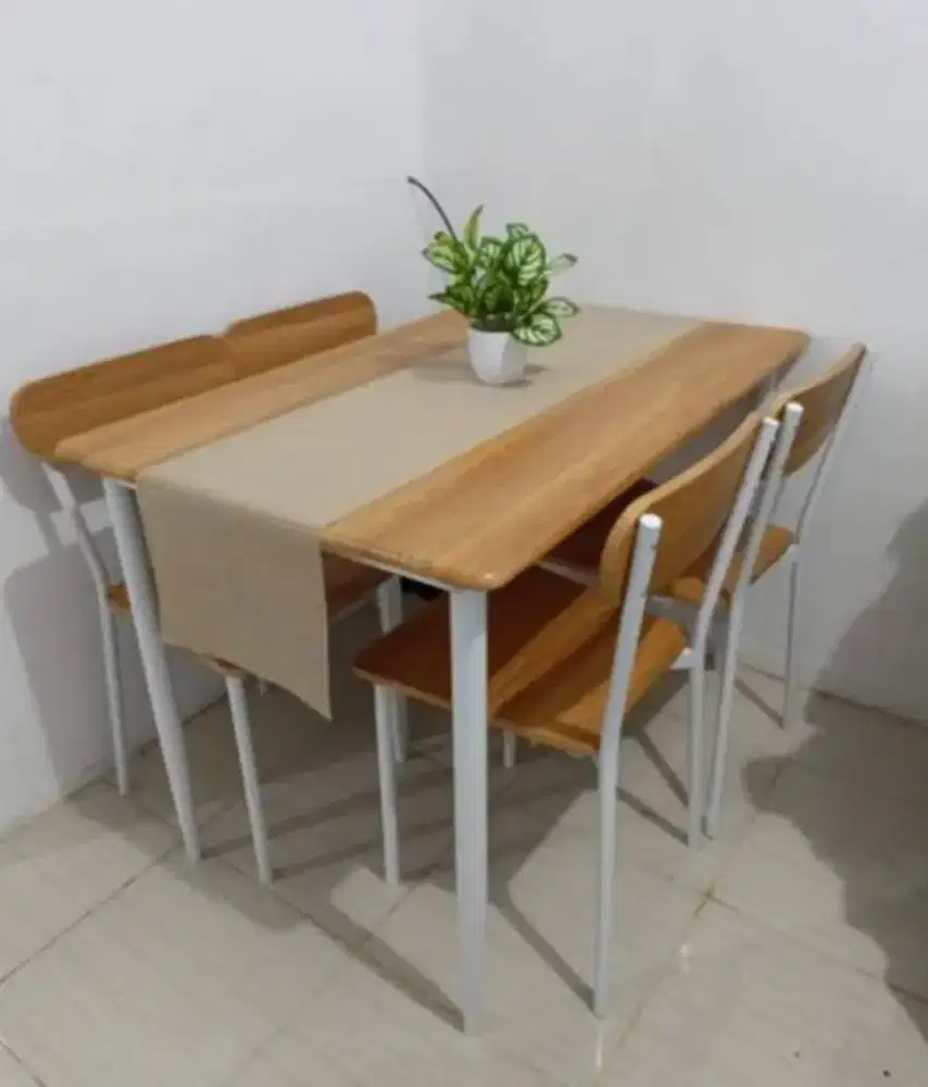 Meja Makan Set Lamira