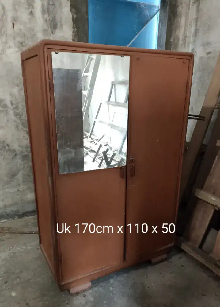 LEMARI PAKAIAN  bekas