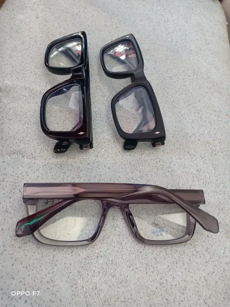 Frame kacamata model tebal