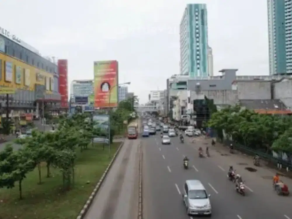 Tanah Dan Bangunan Tua Di Area Perdagangan Strategis Gajah Mada