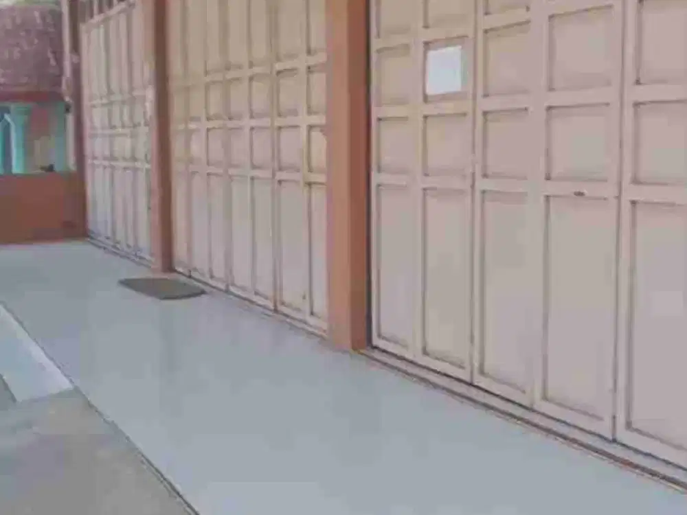 ruang usaha dan rumah dua lantai murah