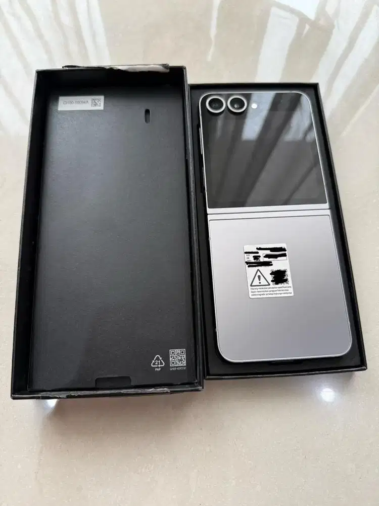 Samsung Z Flip 6 12/256GB - Silver SEIN