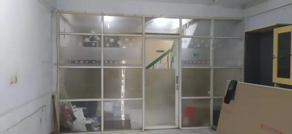 Pintu set jendela bekas Ruko dijual murah