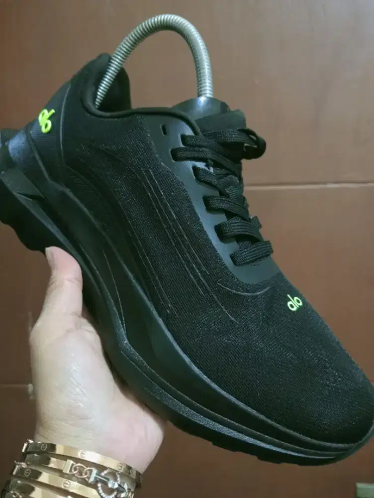 Sepatu sport sneaker alo full black