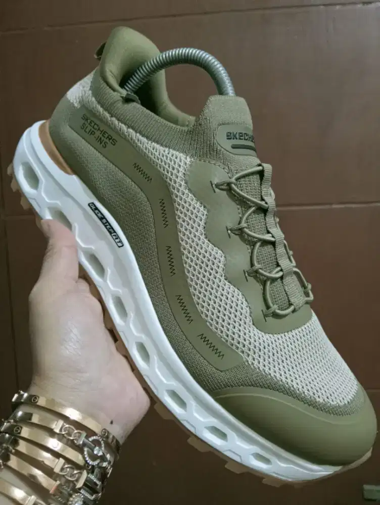 Sepatu sport sneaker skechers