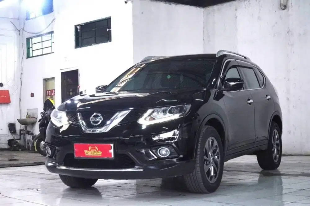 Nissan Xtrail 2.5 Matic tahun 2015 hitam X-Trail AT DP minim 30 juta