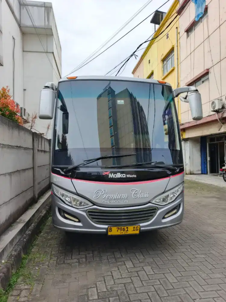 Bus WISATA PREMIUM Mitsubishi 13 Seat