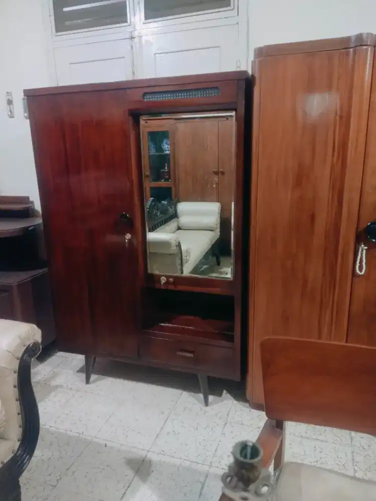 Lemari pakaian jati kaki jengki