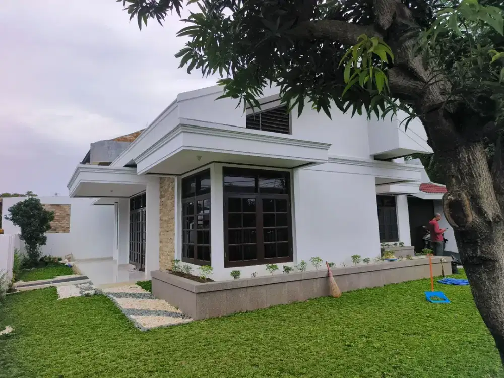 Rumah Hoek 2 Lantai Siap Huni di Taman Alfa Indah LT 320 m² Garasi 3 Mobil