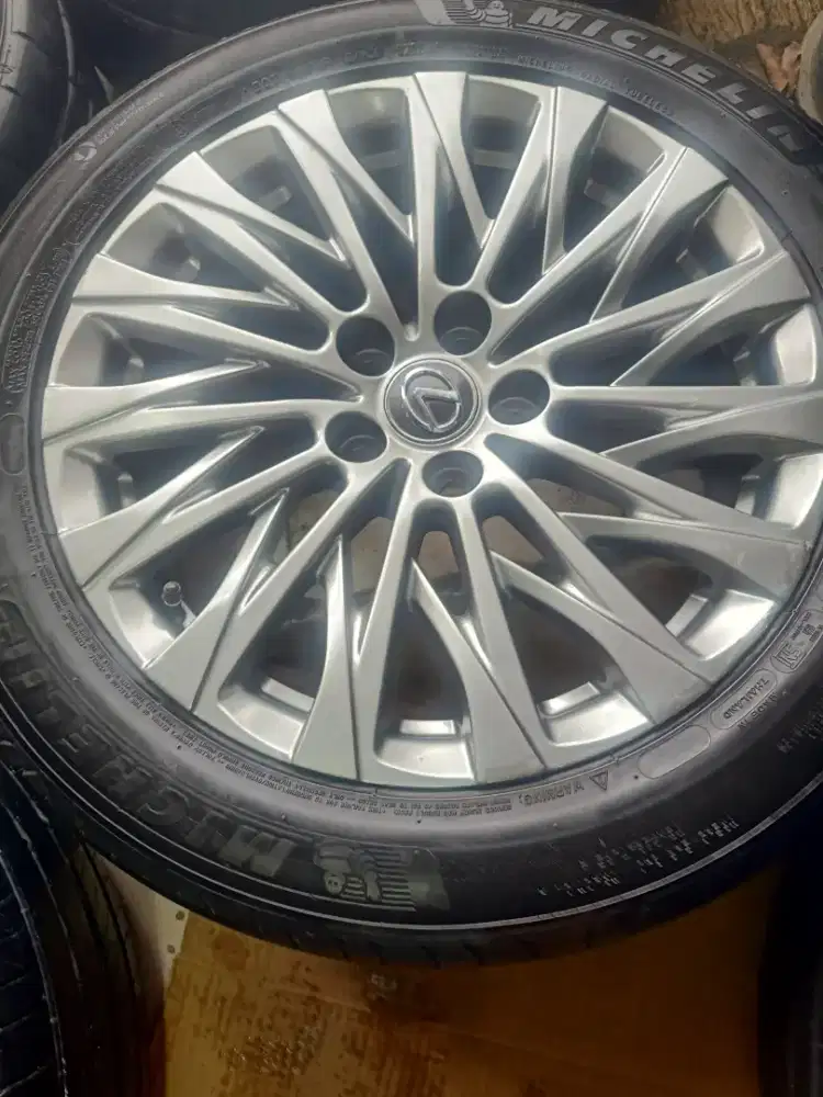 R 18 Lexus reply hole 5 pcd 114,3