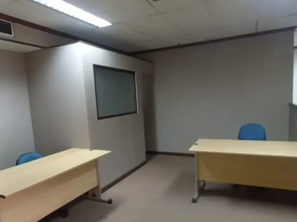 SEWA  KANTOR DI JAKARTA PUSAT  THAMRIN  112M2  PARTISI 150K NEGO