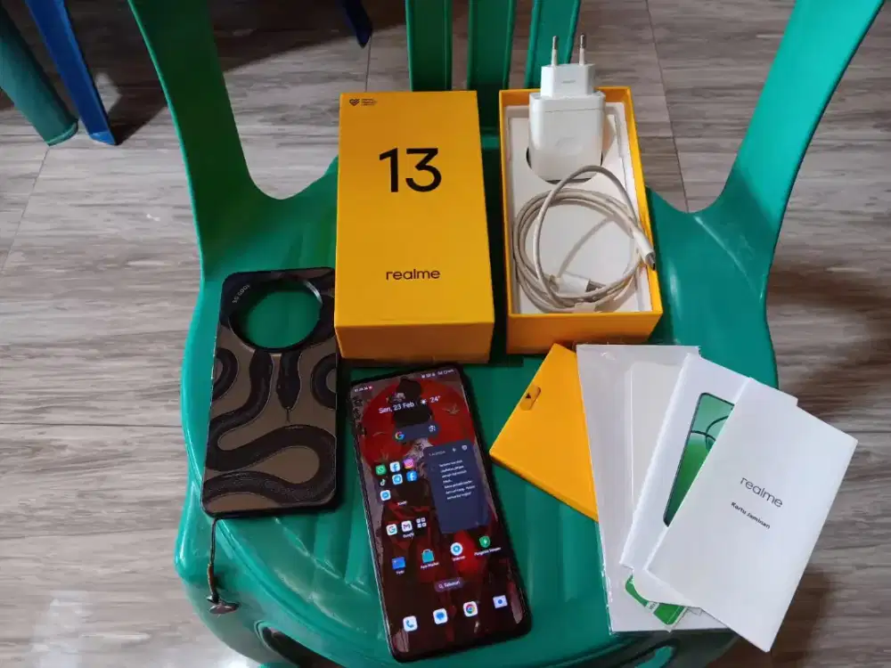 Realme 13 ram 8+8/256 fullset nominus
