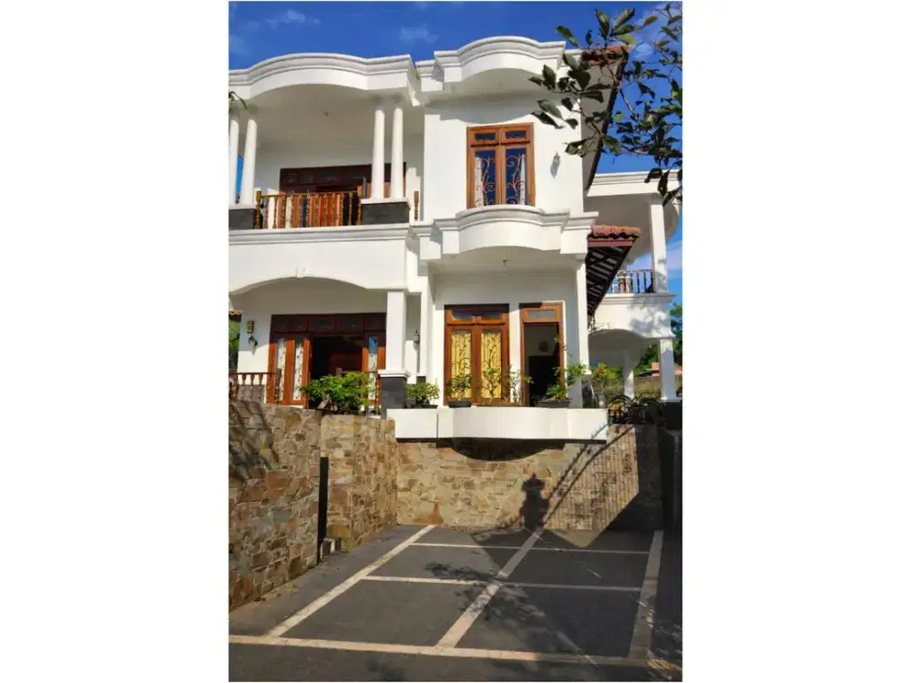 DIJUAL RUMAH 2 LANTAI PREMIUM BAGUS DEKAT RUMAH ARTIS TERKENAL HARGA NEGO NORTHRIDGE SENTUL CITY