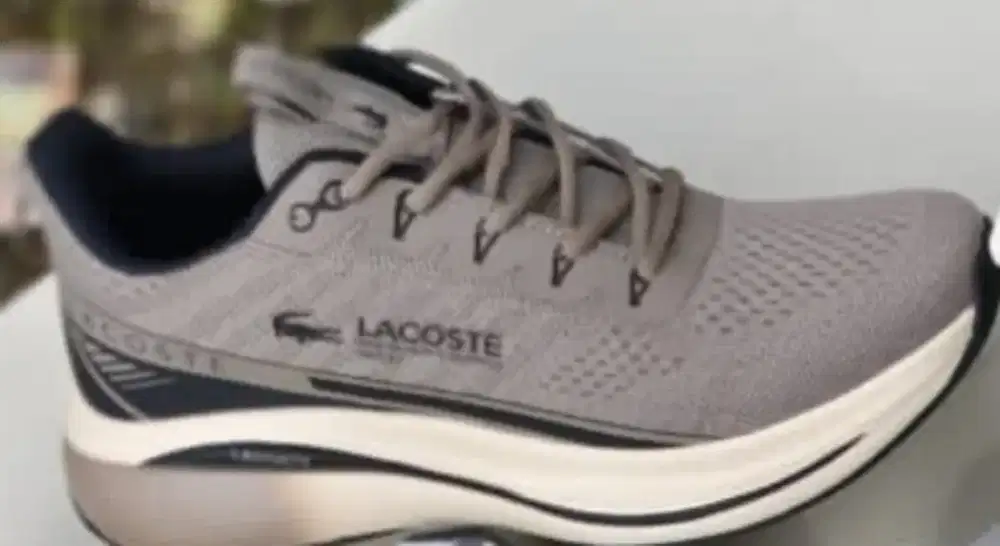 Sepatu sport sneaker Lacoste
