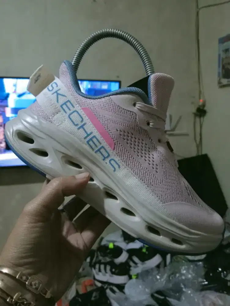 Sepatu sport sneaker skechers