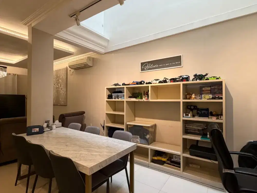 Rumah De Mansion Alam Sutera 3 Lantai Full Furnished SHM – 4+1 KT Hadap Selatan, 4,85M Nego