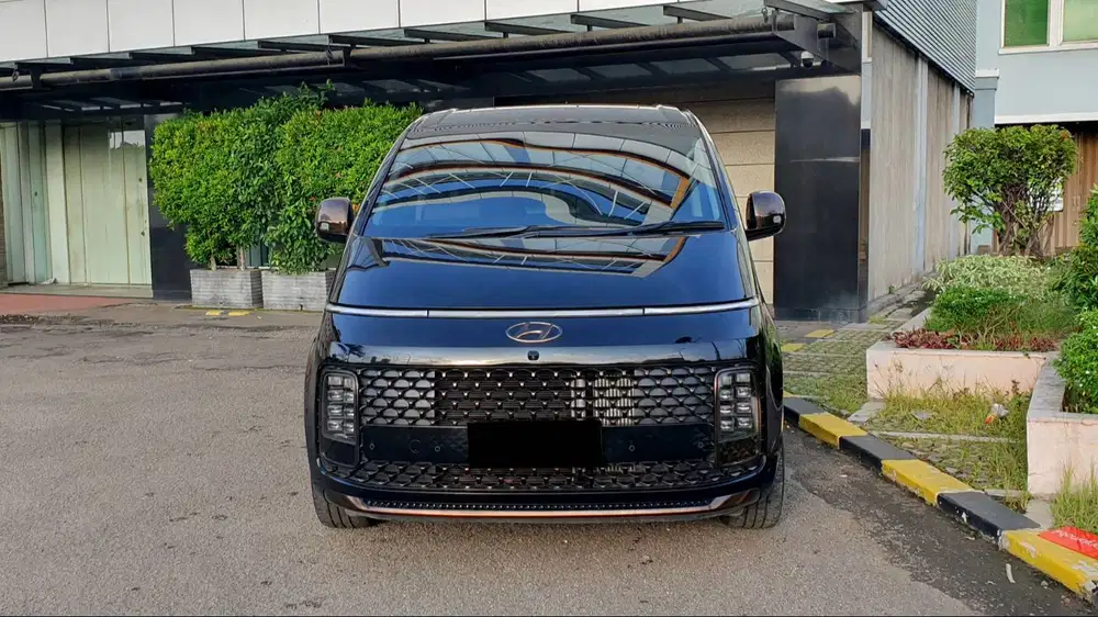 [ LOMBARDI ] Hyundai Staria 2.2 Signature Pilot Seat Diesel 2023/2024