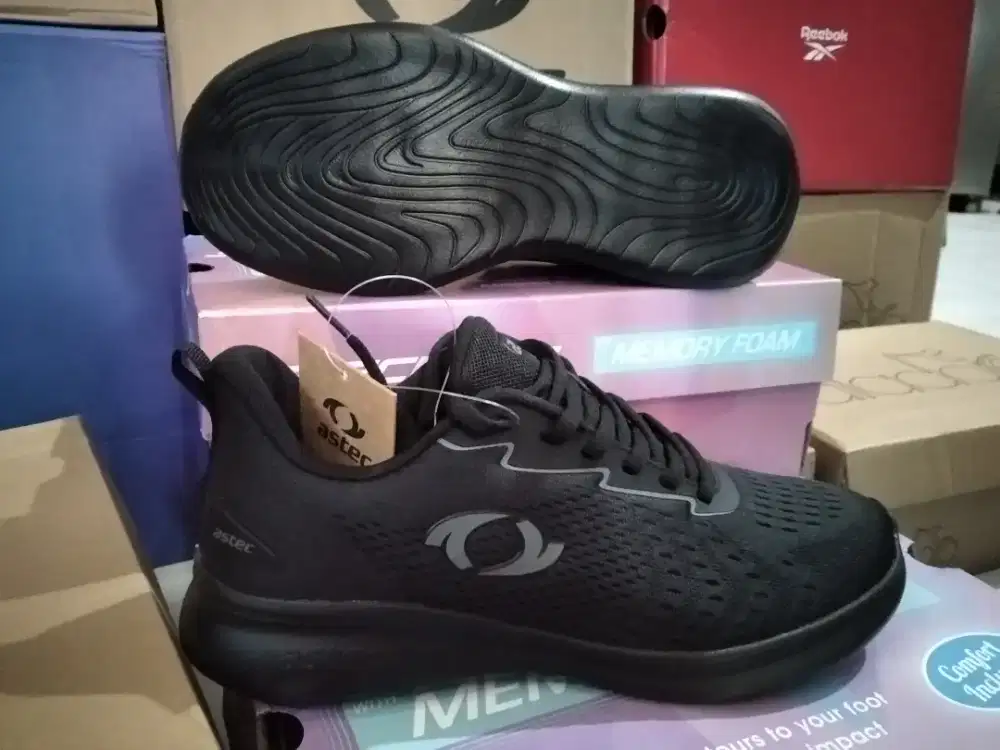 Sepatu hitam astec size 39 dan 42 murah