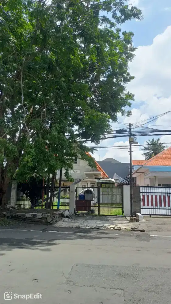 Disewakan 
Rumah tengah Kota Surabaya 
Jl Imam Bonjol