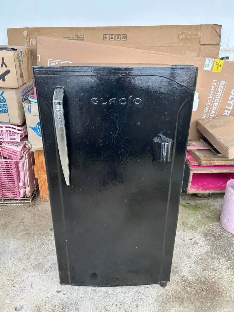jual murah kulkas bekas merek toshiba glacio