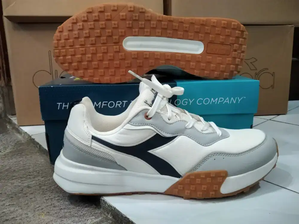 Sepatu sneaker diadora size 42 murah