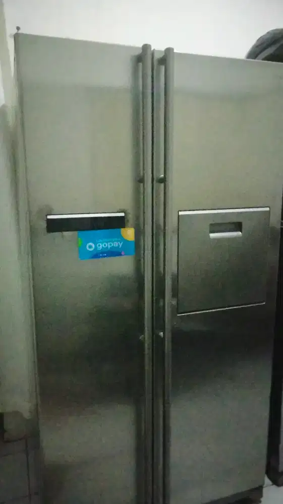 Kulkas Samsung side to side