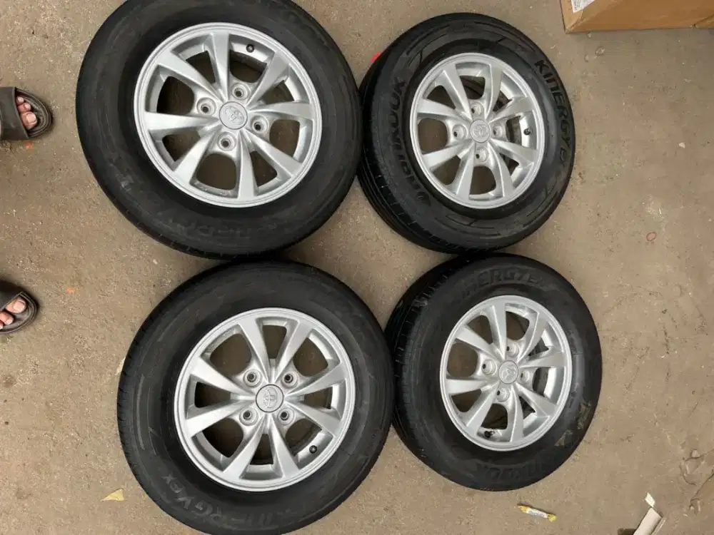 Velg original Avanza ring 14 pcd 4x114,3 ban 185/70 R14