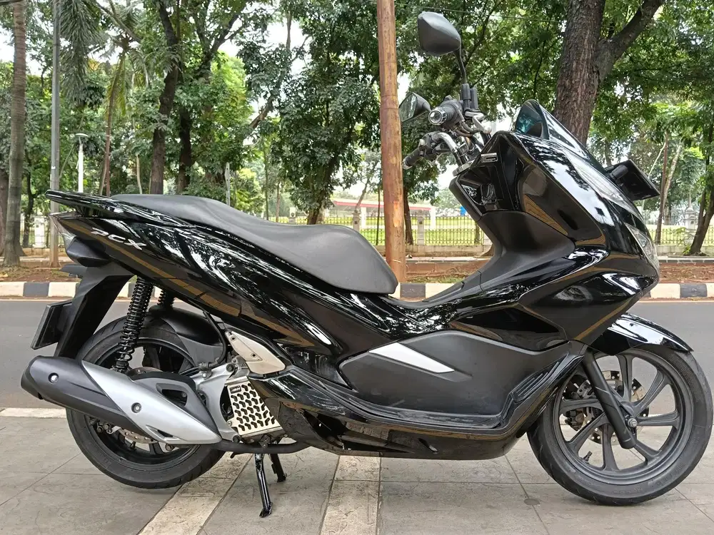 DIJUAL CASH HONDA PCX 150 ABS THN 2018 PAJAK IDUP SIAP PAKAI