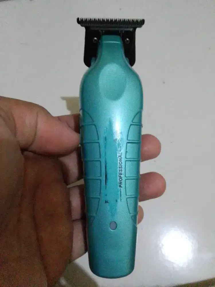Trimmer alat cukur