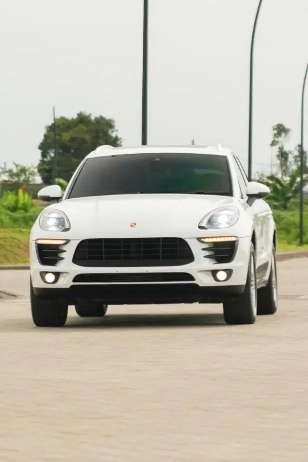 Porsche Macan 2.0T Tahun 2017