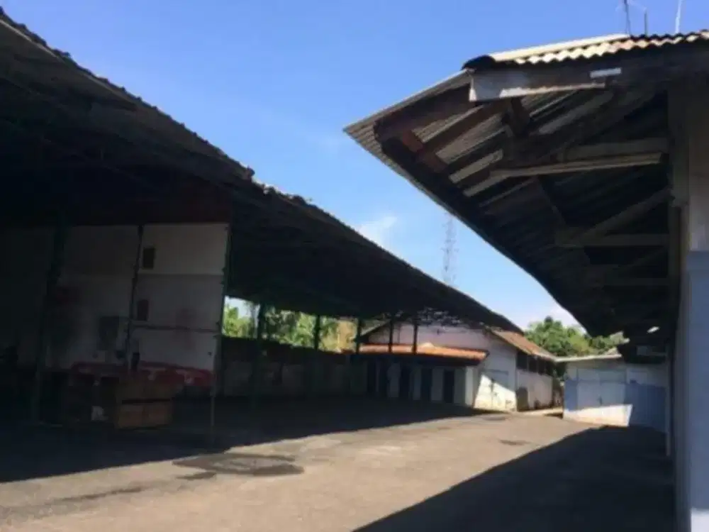 Bangunan Luas Eks Pabrik di Ujungberung Raya, Kota Bandung