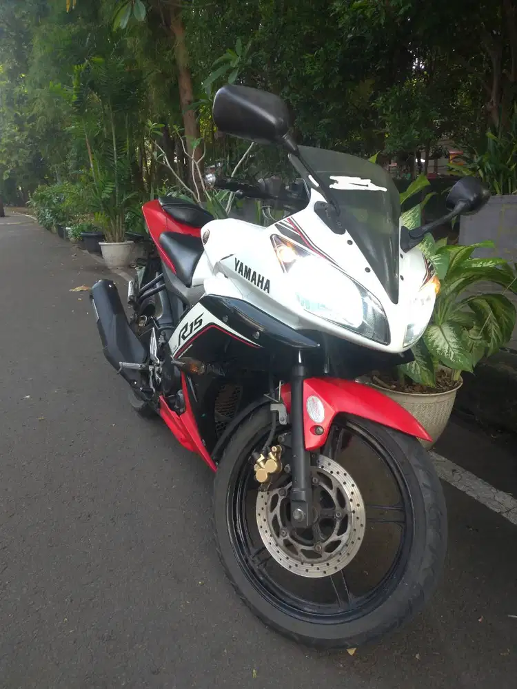 Yahama R15 V2 Diablo White