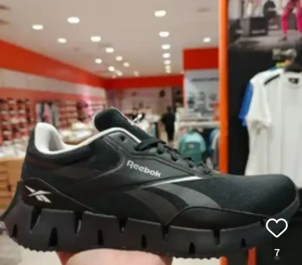 Sepatu hitam Reebok size 40 murah