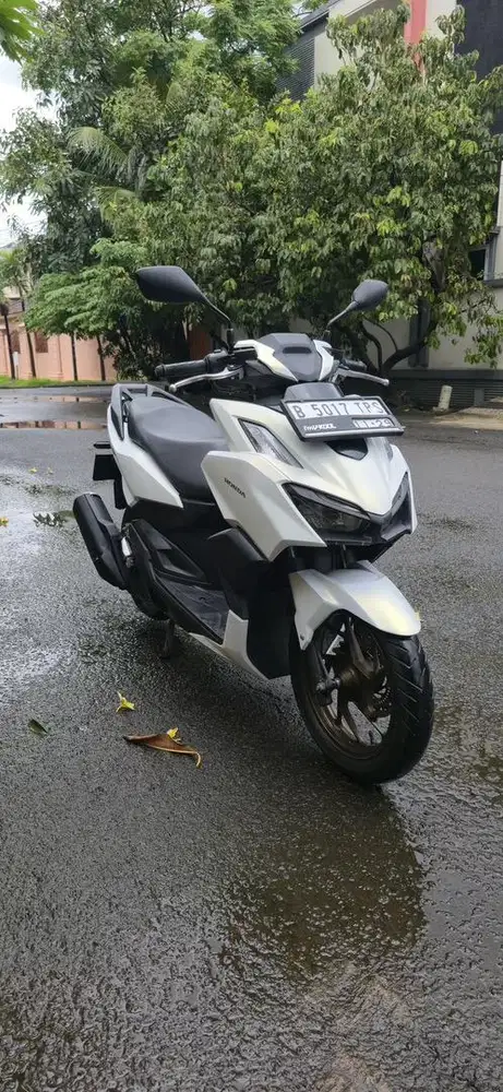 Honda Vario 160 ABS Putih 2024 mulus