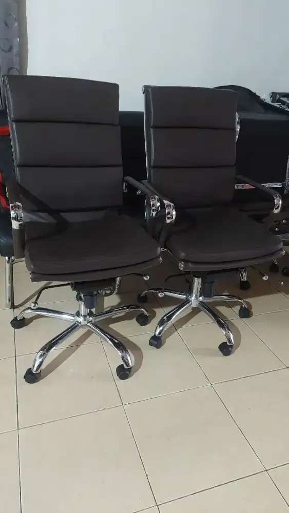 Kursi kantor DIREKSI