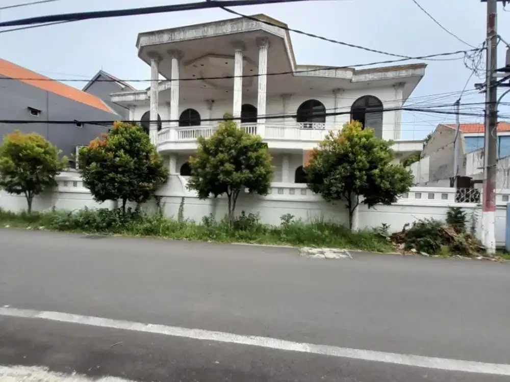 Rumah Raya Mojo Klanggru Rumah mewah lama, terawat, cocok untuk sekolah, tempat tinggal, klinik, dll