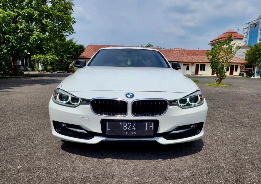 BMW 320i CKD  2013.Super Good Quality