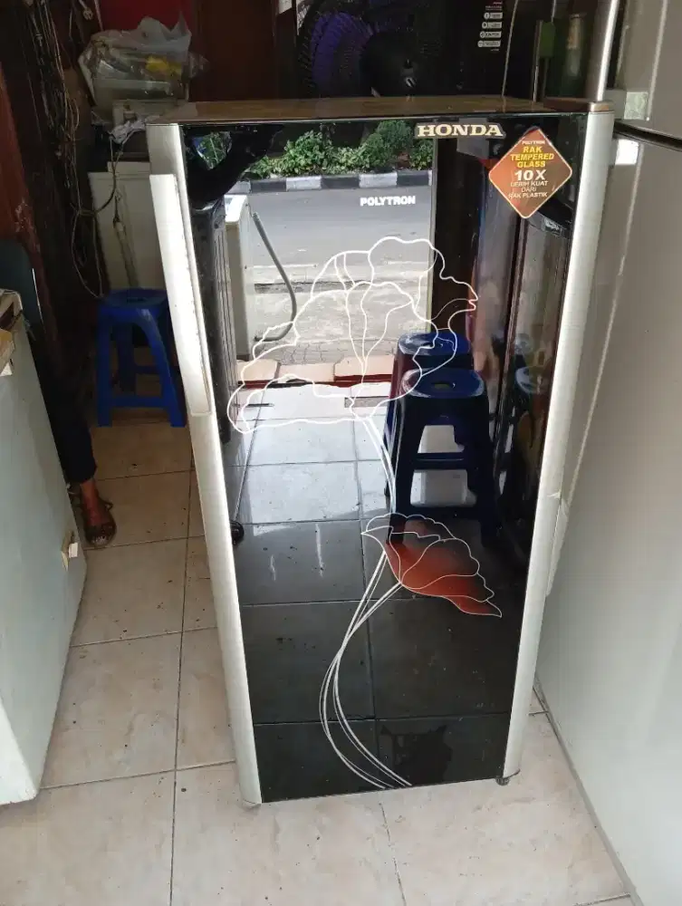 Kulkas bekas 1 pintu Mer politron rak tutup frezeer ada kumplit normal