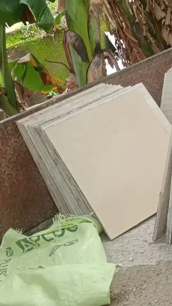 Granit ukuran 40 x 40