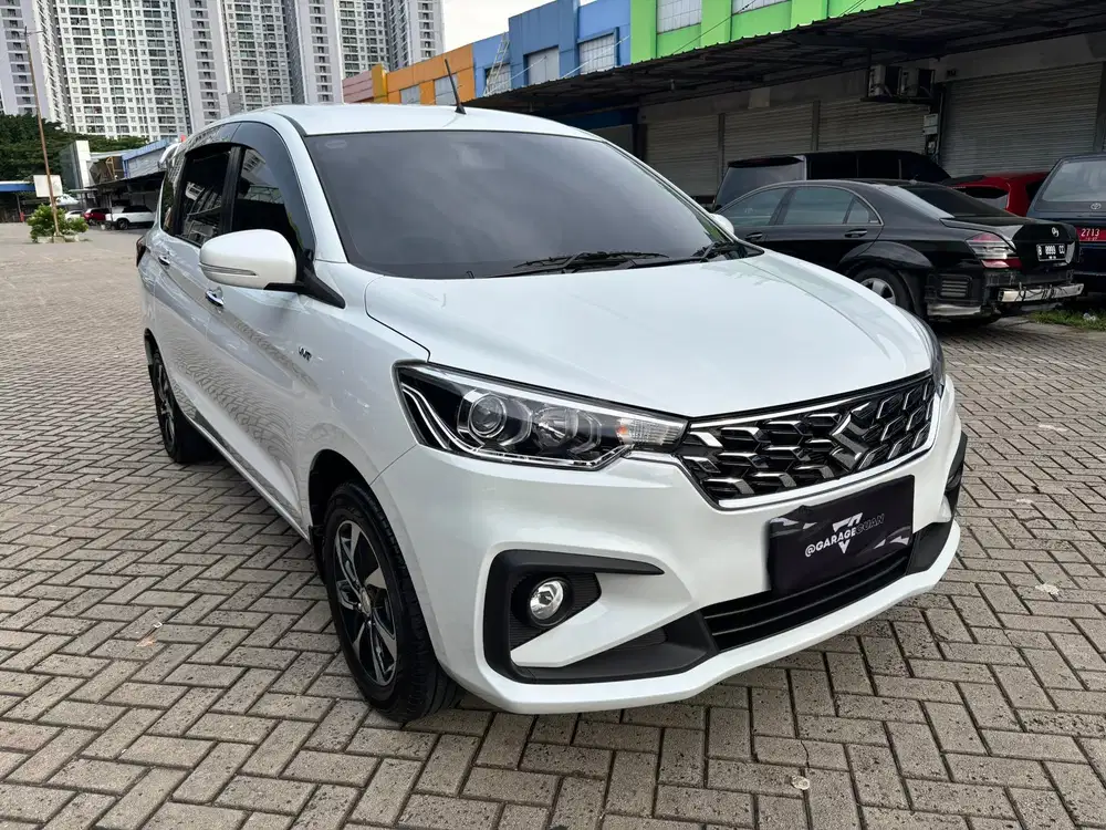 Suzuki Ertiga GX 1.5 Hybrid AT White 2025 Km 6rb perak SUPER ANTIK