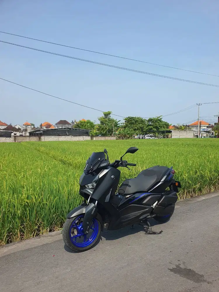 Xmax 2025 black edition