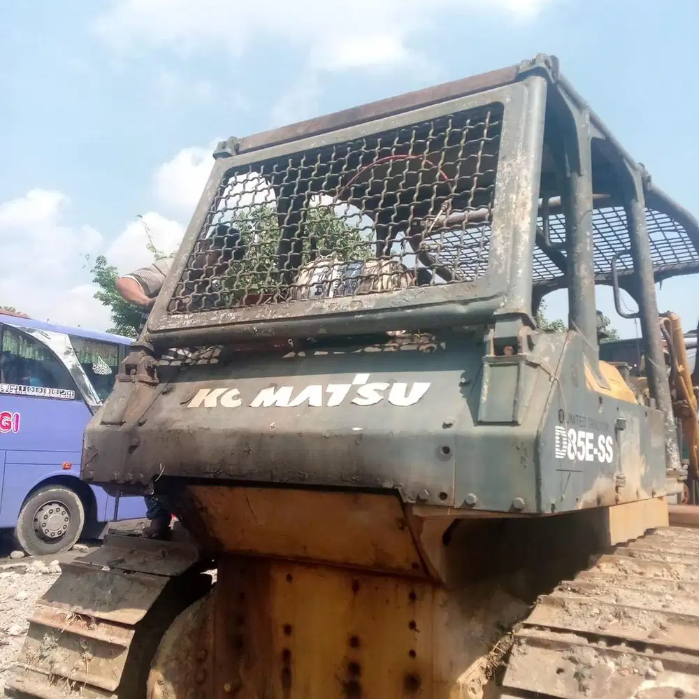 Bulldozer or Buldoser or Doser Komatsu D85 ss Tahun 2005