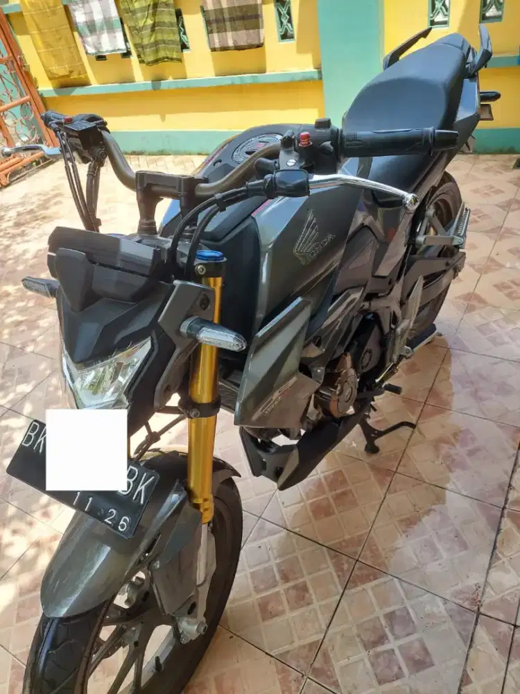 Dijual Honda CB 150R tahun 2021, mulus dan no rusak! Harga bisa nego