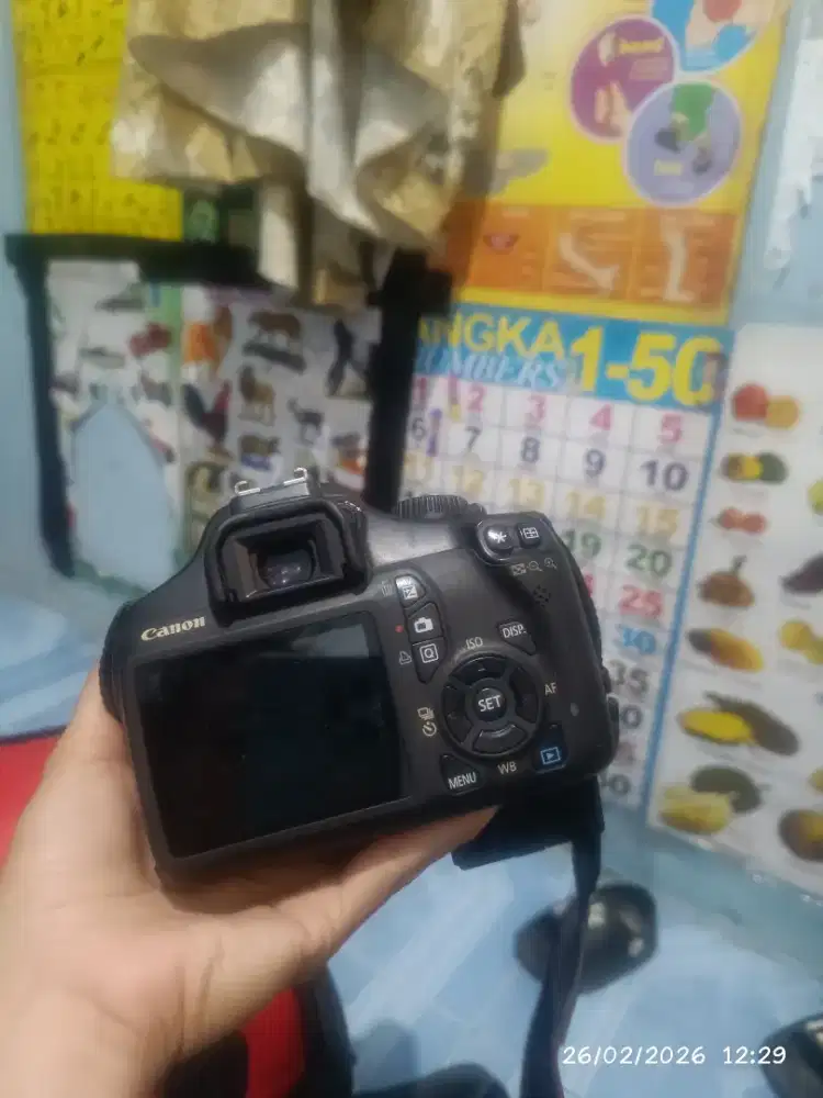 Jual kamera bekas 1100D